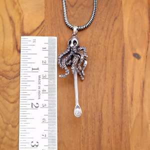 สร้อยคอช้อนปลาหมึก | เครื่องประดับจี้ nautical Kraken | สร้อยคอสไตล์โกธิคสตีมพังก์หนวด | ของขวัญรูปสัตว์ทะเลสีทองและเงิน - Product Image 2