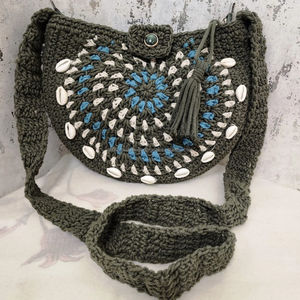 Bolso de ganchillo hecho a mano de fibra natural con patrón de Mandala en espiral y bolso de hombro bohemio redondo con cuentas de concha con borla decorativa - Product Image 5