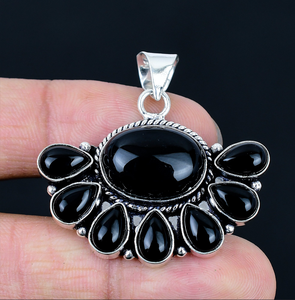Colgante de Piedra de Ónix Negro, Plata de Ley 925, Colgante de Flor Hecho a Mano, Joyería de Collar con Flor - Product Image 1