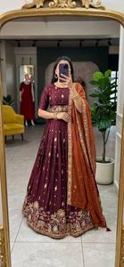 Ensemble de lehenga spécial mariage, lehenga ethnique de style royal, lehenga traditionnel, lehenga richement brodé, tenue ethnique classique - Product Image 1