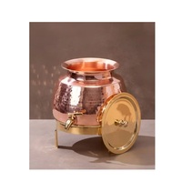 Distributeur d'eau artisanal en cuivre avec robinet et couvercle en laiton, finition martelée vintage pour usage domestique