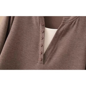 Conjunto de suéter con capucha de punto ligero gris para mujer de talla grande, con estampado asimétrico de manga larga, informal, para otoño, color liso - Product Image 6