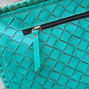 Bolso Bandolera de Cuero Vacuno Turquesa de Alta Calidad, Estilo Bohemio, Estampado Animal, Costuras Geométricas, Cierre de Cremallera, Personalizado - Product Image 2
