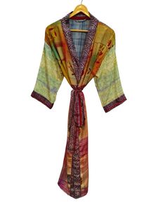 Robe longue kimono en soie Bridel, patchwork, pour couvrir le bikini, vêtement de nuit, kimono en sari indien vintage recyclé fait main - Product Image 2