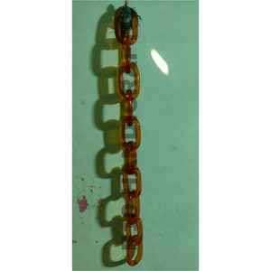 Escultura de Escritorio Ovalada de Resina Amarilla Ámbar Hecha a Mano, Material Sólido, Segmentos de Cadena Enlazados, Decoración de Interiores para Hogar y Oficina - Product Image 1