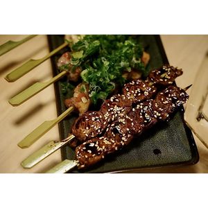 ไม้เสียบอาหารทำจากไม้ไผ่ขนาด 8 นิ้ว 100 ชิ้น/ถุง สำหรับย่างกลางแจ้งและบาร์บีคิว รุ่น GM1076 - Product Image 3