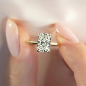 Bague de fiançailles et de promesse en diamant de laboratoire taille radiant 3 carats, monture tulipe, plaqué or jaune 14 carats, clarté VVS2, E Party - Product Image 2