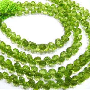 Peridoto Verde Natural en Forma de Cebolla, Cuentas Facetadas de 5-6 mm, Hilo de 8 Pulgadas de Largo - Product Image 1