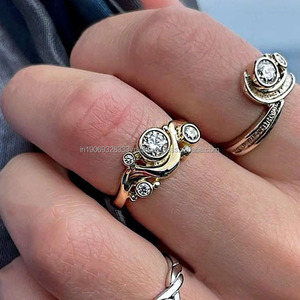 Anillo de Compromiso Minimalista de Plata de Ley 925 Chapado en Oro con Moissanita Ondulada, Anillo de Boda Único con Bisel. Regalo de Aniversario de Bodas - Product Image 6