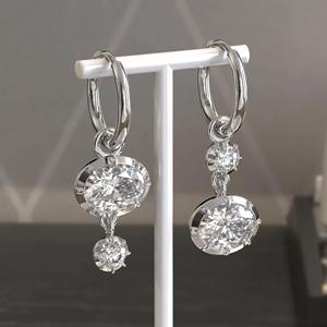 Boucles d'oreilles pendantes de luxe en or 14 carats avec diamant de laboratoire ovale 4,5 carats certifié IGI, clarté VS1, style minimaliste, 30 mm, fermeture bouton, pour femme - Product Image 3