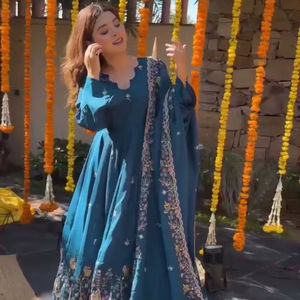 Conjunto ANARKALI PLAZZO con Dupatta, Bordado con Hilos de Seda y Trabajo en Crepé Natural - Product Image 1