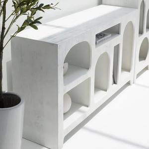 Consola de Exhibición Pintada en Blanco Vandana Sierra Nova, Diseño Moderno y Minimalista con Acentos de Madera - Product Image 4