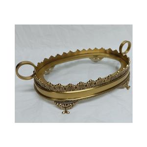 ถาดเสิร์ฟรูปวงรีเคลือบทองพร้อมฐานแก้ว หูจับตกแต่งสไตล์วินเทจ ถาดโลหะสำหรับตกแต่งบ้านและเสิร์ฟอาหาร - Product Image 6