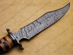 Couteau de chasse à dépecer en acier Damas OEM DIY, manche en acier inoxydable, lame pleine longueur, pointe tombante, bord dentelé, haute durabilité - Product Image 5