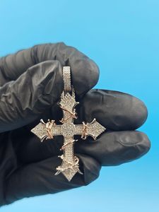 Colgante de Moissanita Cruzada, Regalo Religioso de Fe Cristiana, Plata 925 Certificada, Lujo Iced Estilo Hip Hop Rapper - Product Image 3