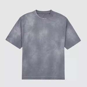 Camiseta con efecto acid wash y desgaste vintage, tela suave y transpirable, corte moderno y urbano, perfecta para uso casual y estilo cómodo para el día a día. - Product Image 1