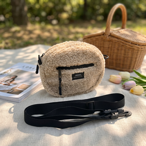 Bolso Bandolera de Peluche Suave con Diseño de Osito de Peluche, con Correa Ajustable para Mujer - Product Image 1