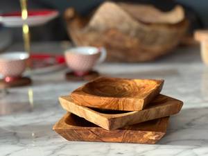 Plato de Servir de Madera Hecho a Mano de Primera Calidad, Plato de Madera Natural para Cocina, Comedor, Restaurante y Decoración del Hogar - Product Image 1