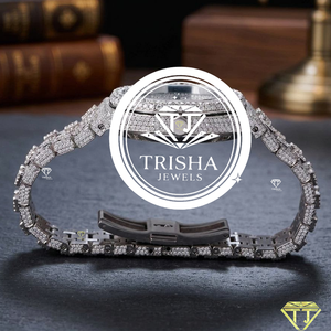 Montre de créateur en moissanite avec diamants VVS de qualité supérieure, finition or blanc et bracelet entièrement serti pour une mode de luxe - Product Image 3