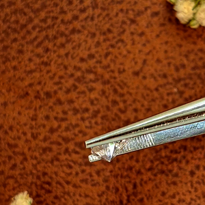 เพชรปลูกในห้องปฏิบัติการ รูปทรงหัวใจ คุณภาพ EX-VG สี D ความสะอาด VVS น้ำหนัก 15.04 กะรัต ผลิตด้วยเทคนิค CVD ได้รับการรับรองจาก IGI สำหรับทำเครื่องประดับ ต่างหู หรือแหวน - Product Image 3