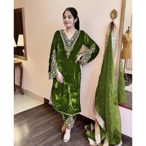 Conjunto de Diseñador en Terciopelo de Viscosa con Bordado de Lentejuelas y Motivos, Estilo Indio para Fiestas, Listo para Usar, Lavable a Máquina, Top, Pantalón y Dupatta FATEMA - Product Image 3