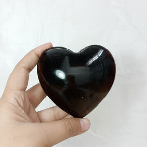 Venta al por mayor de alta calidad Natural Indonesia Sumatra ámbar gran forma de corazón piedras preciosas artesanía curación cristal 80X80X30mm - Product Image 1