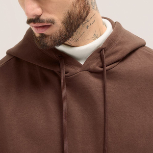 เสื้อฮู้ดโอเวอร์ไซส์สีน้ำตาลช็อกโกแลตสำหรับผู้ชายแบบสั่งทำพิเศษ พร้อมฮู้ดแบบมีเชือกผูกและกระเป๋าจิงโจ้ - Product Image 5