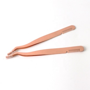 Pinzas de Acero Inoxidable Doradas con Punta Inclinada al Mejor Precio al por Mayor, Pinzas para Pestañas con Peine de Marca Privada Personalizadas para Mujer - Product Image 5