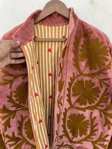 Blouson en velours bohème Suzani, broderie florale faite à la main, doublure en coton écologique, inspiration vintage, pièce maîtresse - Product Image 3