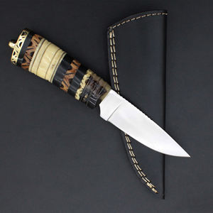 Cuchillos de caza con hoja y mango texturizado seguro para cortar carne durante trabajos de campo prolongados. - Product Image 1