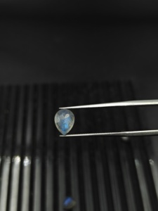 Pierre précieuse en labradorite facettée en forme de poire 7x9mm, pierre en vrac pour la fabrication de bijoux, commande en gros du Rajasthan - Product Image 1
