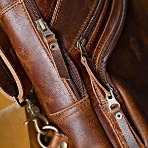 Sac bandoulière en cuir de haute qualité pour les voyages, la salle de sport, le bureau et l'usage quotidien, disponible pour la vente en gros - Product Image 5