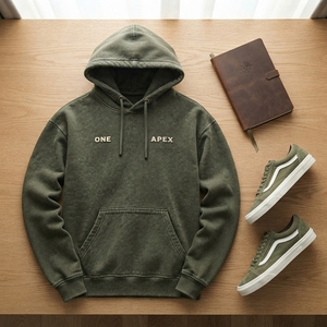 Sudadera con Capucha Personalizada Verde Oliva Texturizada para Hombre, Sudadera con Bolsillo Canguro y Logotipo en el Pecho, Estilo Urbano - Product Image 4