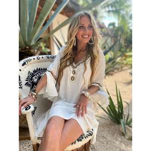 Vestido Mini Boho Blanco de Gasa para Mujer, Cuello en V, Corte Holgado, para Playa, con Mangas Acampanadas y Detalles Étnicos - Product Image 1