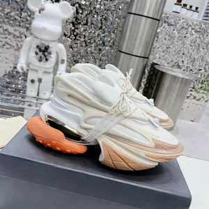 Chaussures décontractées de luxe à lacets, style marche, rehaussantes, tendance et très vendues, par le créateur original - Product Image 1