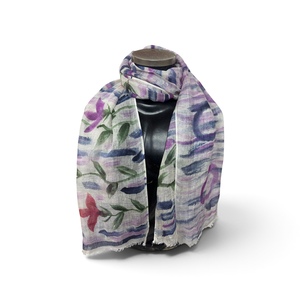 Châle de créateur de qualité supérieure pour femmes, idéal pour les tenues bohèmes, les voyages et la mode décontractée, au prix de gros auprès du fournisseur. - Product Image 1