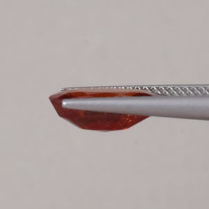 พลอยเฮสโซไนต์สีแดงธรรมชาติขายส่ง ขนาด 3.79 มม. รูปทรงวงรี 12x8 มม. 6 มม. เจียระไนแบบ Light Cut ได้รับการรับรองจาก IGI สำหรับทำเครื่องประดับ - Product Image 2