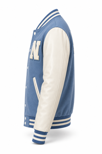 Veste universitaire unisexe bleue avec manches en cuir blanc, logo N brodé, patchwork, streetwear éco-responsable, col rabattu, coupe classique - Product Image 2