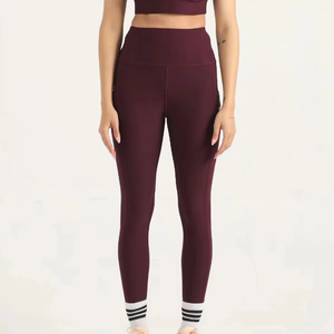 Conjunto de Yoga Premium de Moda para Mujer al por Mayor: Leggings de Cintura Media y Sujetador Deportivo de 2 Piezas, de Secado Rápido, Transpirable, Personalizable por Delante - Product Image 5