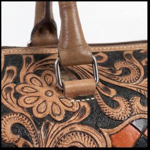 กระเป๋าหนังแท้ลายตารางสีส้มดำประดับเพชรและลายดอกไม้แกะสลักด้วยมือ รุ่นมินิสปีดดี้ดัฟเฟิล สำหรับผู้หญิง - Product Image 4