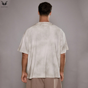Nouveaux t-shirts tendance effet délavé pour hommes, en bordeaux avec détails noirs, style streetwear, coupe slim, manches courtes. - Product Image 2