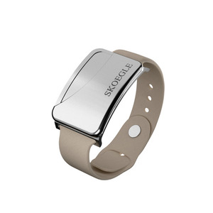 Pulsera Inteligente con Rastreador GPS SKOEGLE para Niños y Adultos Mayores, Botón SOS, Batería Recargable, Rastreo en Tiempo Real, Wi-Fi, 4G, 5G, Android - Product Image 1