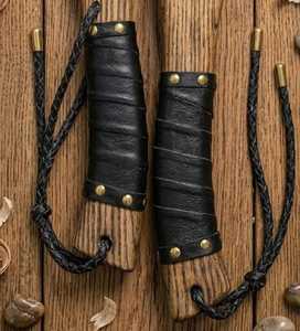 Hacha Vikinga de Acero al Carbono Forjada a Mano, Mango Tallado a Mano Personalizado OEM, Hacha con Cuchilla Afilada, Funda de Cuero, Hachas para Camping y Bushcraft - Product Image 3