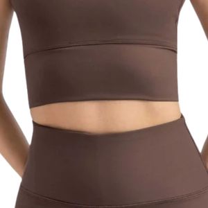 Haut de sport marron pour femme, coupe halter, sans manches, ajusté, idéal pour le fitness, la gym, le yoga et l'exercice - Product Image 6