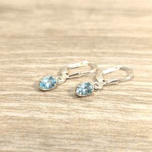 Boucles d'oreilles en apatite naturelle, argent sterling 925, pierre précieuse bleue, sertissage à griffes, bijoux faits à la main, cadeau pour femme - Product Image 1