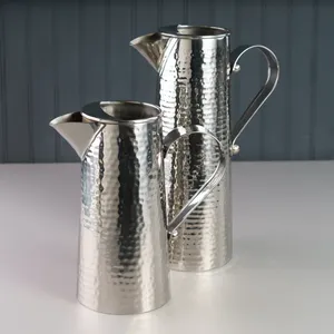 Carafe en métal artisanale contemporaine de luxe pour restaurant, hôtel, banquet et intérieurs haut de gamme – Métal rustique premium - Product Image 1
