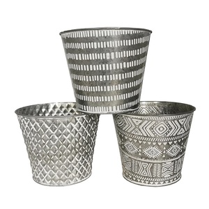 Pot de fleurs de forme ronde en métal galvanisé blanc Wash Design en relief Ensemble décoratif de 3 pour la maison et le jardin - Product Image 4