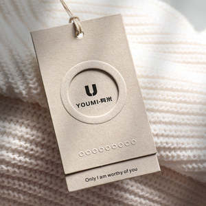 Etiqueta colgante de papel con logotipo personalizado, de lujo, reciclada, para ropa, prendas de vestir, trajes de baño, con relieve, para ropa - Product Image 5