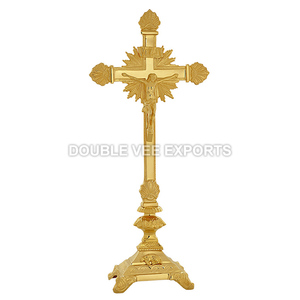 Crucifix d'autel en laiton plaqué or |   Croix sur pied pour l'Église catholique – DOUBLE VEE EXPORTS - Product Image 2