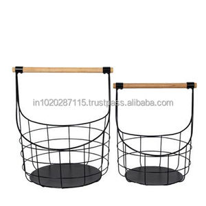 Elegante cesta de frutas de hierro forjado inspirada en una granja para la decoración rústica del hogar y la organización eficiente de las frutas en la encimera - Product Image 6